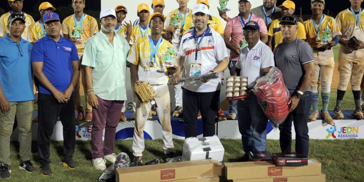 Nordeste gana el oro béisbol Juegos Escolares Barahona 2023