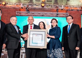 Reconocen trayectoria del Dr. Rafael Sánchez Español