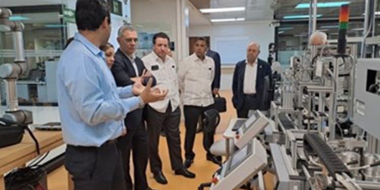 UNICARIBE y TEC DE MONTERREY lanzan Maestría Pionera en IA para República Dominicana 