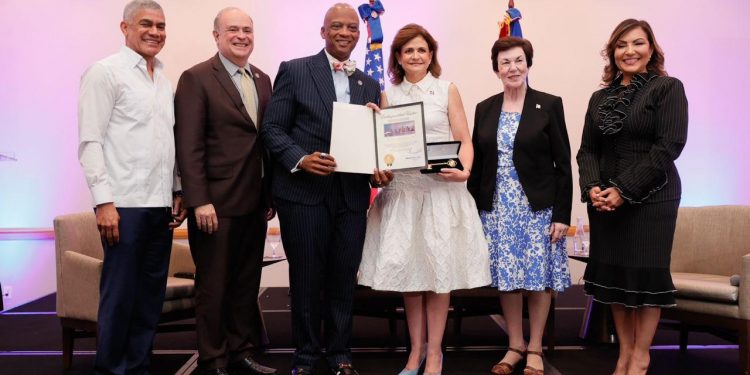 Vicepresidenta afirma los dominicanos en el exterior son una prioridad para el Gobierno