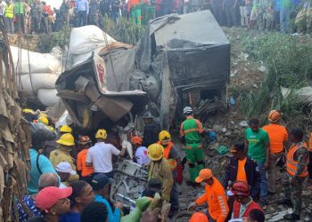 Al menos 9 muertos y varios heridos en Quita Sueño en un choque entre un autobús y una patana