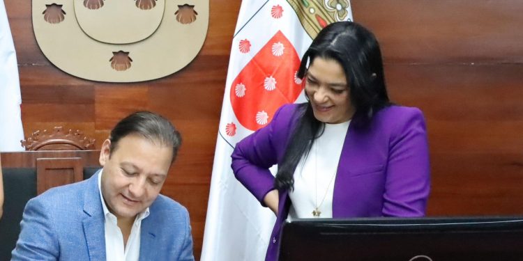 Por segundo año consecutivo Abel Martínez otorga sueldo 14 a servidores municipales