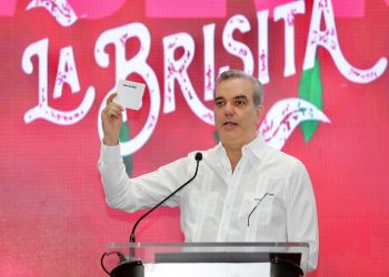 Presidente Abinader anuncia 2.5 millones de dominicanos se beneficiarán con la entrega bonos navideños
