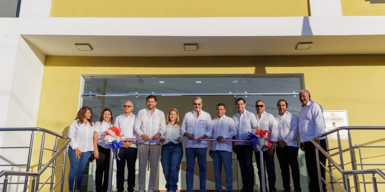 Presidente Abinader culmina jornada en San José de Ocoa inaugurando un palacio municipal, un complejo deportivo, y la carretera Arroyo Palma-Bello Sobrante