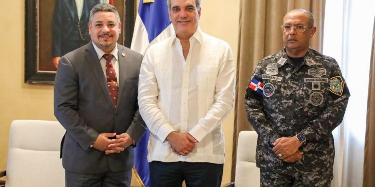 Presidente Abinader se reintegró desde este viernes a sus labores y recibe al comisionado de la Policía de la ciudad de NY