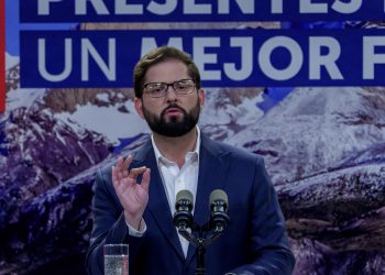 Boric fracasa en intentar reformar de nueva la constitución de Chile
