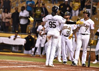 Águilas Cibaeñas vencen a los Toros y van tras el cuarto puesto