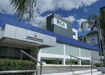 DGA detiene contrabando millonario de cigarrillos y televisores en el AILA  