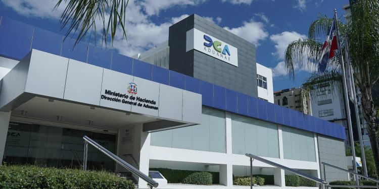 DGA detiene contrabando millonario de cigarrillos y televisores en el AILA