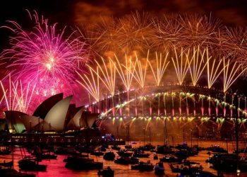 El mundo da la bienvenida al 2024 con fuegos artificiales y fiestas multitudinarias
