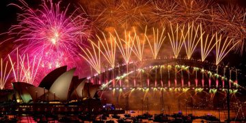 El mundo da la bienvenida al 2024 con fuegos artificiales y fiestas multitudinarias