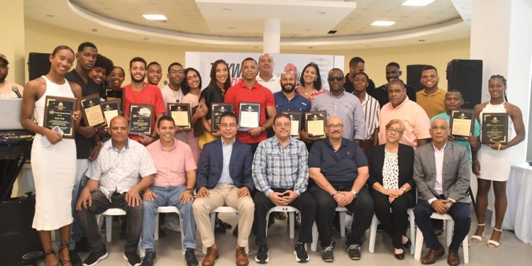 Federación de Taekwondo premia a sus atletas con más de 350 mil pesos y 72 mil dólares