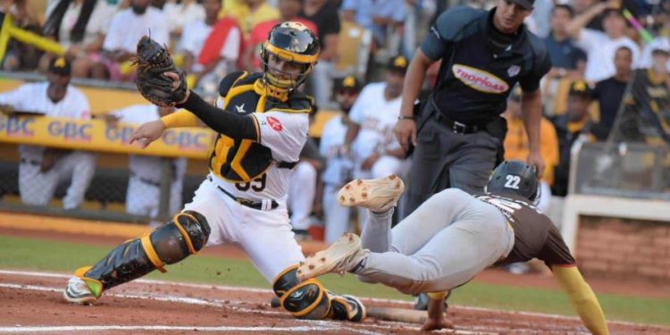 Gigantes frenan racha de Águilas en Estadio Cibao