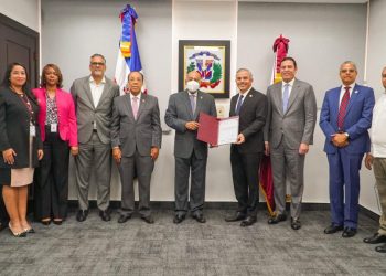 INESPRE entrega al Tribunal Constitucional el título de propiedad del edificio
