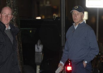 VIDEO: Captan la reacción de Biden cuando un coche chocó contra parte de su caravana