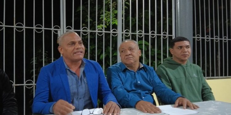 Sigue el éxodo: Dirigentes municipales de Santiago renuncian al PLD