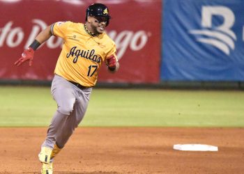 Lagares conecta triple con bases llenas y las Águilas vencen a los Toros