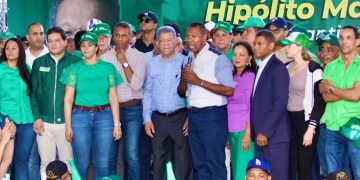 Leonel proclama a Hipolito Martínez candidato a la alcaldía de Santiago Oeste