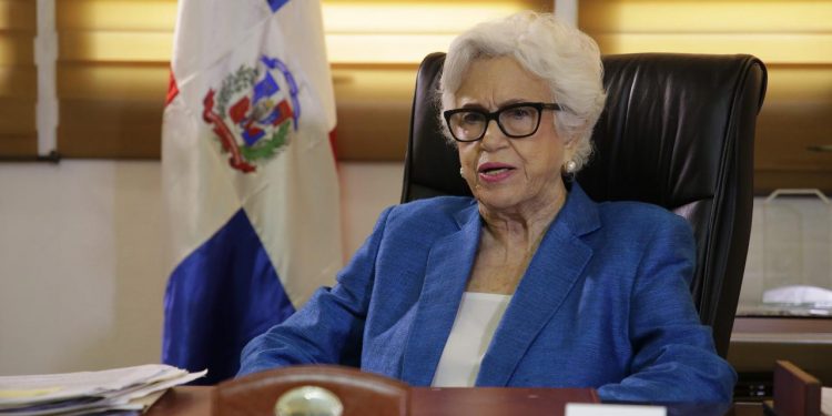 Milagros Ortiz Bosch recibe de alta hospitalaria tras evolucionar de forma óptima al virus del COVID