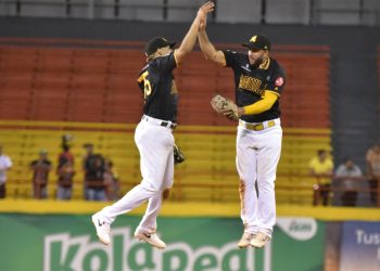 Águilas derrotan 4 por 1 a las Estrellas con solida apertura de Tyler Viza