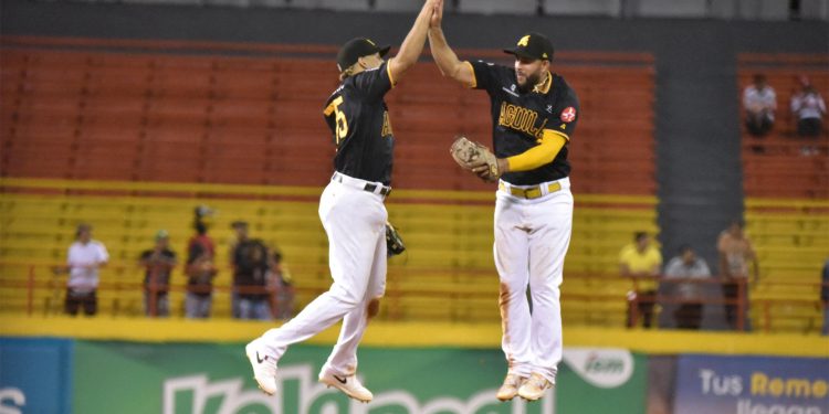 Águilas derrotan 4 por 1 a las Estrellas con solida apertura de Tyler Viza