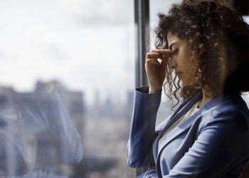 Mujeres ascendidas a directivas cuando la empresa está en crisis: la «trampa» del ‘acantilado de cristal’