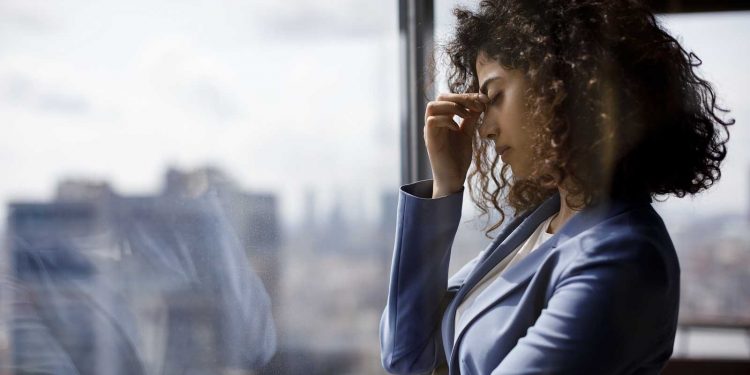 Mujeres ascendidas a directivas cuando la empresa está en crisis: la «trampa» del ‘acantilado de cristal’