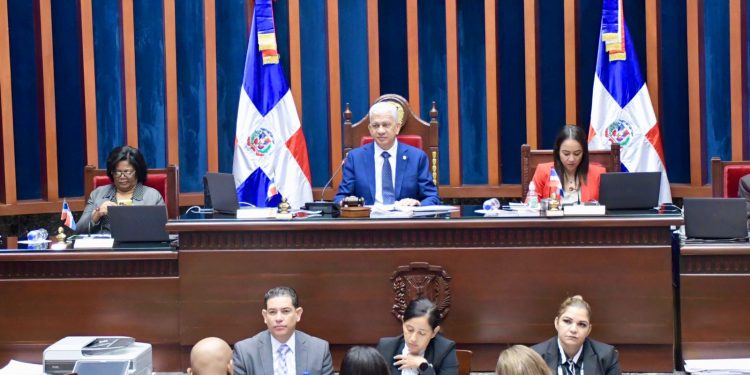 Senadores aprueban presupuesto general del Estado para 2024 por más de un billón de pesos