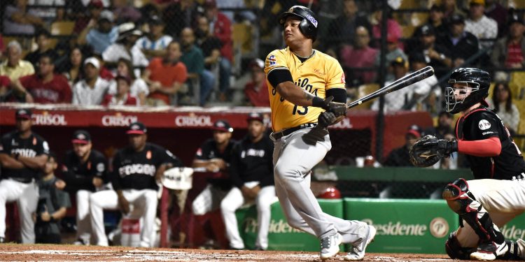 Águilas Cibaeñas pegan 15 hits y derrotan 9-5 a los Leones del Escogido