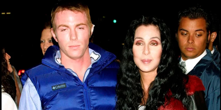 Cher solicitó la tutela de su hijo Elijah Blue Allman por «problemas de salud mental»