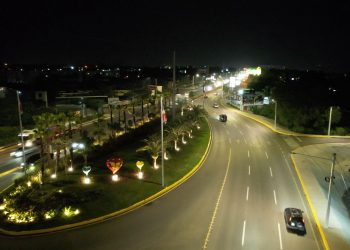 Presidente inaugura ampliación entrada a Santiago