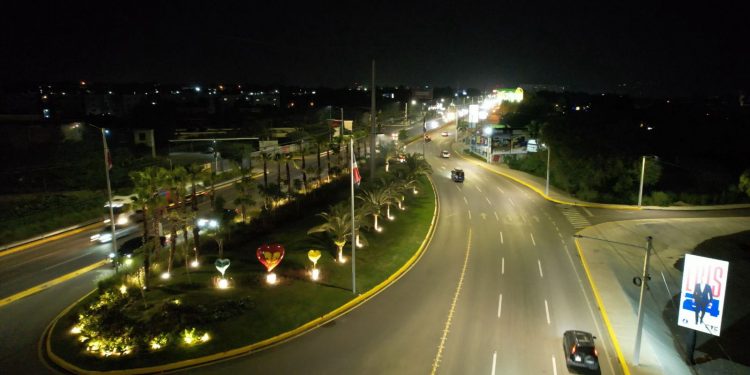 Presidente inaugura ampliación entrada a Santiago