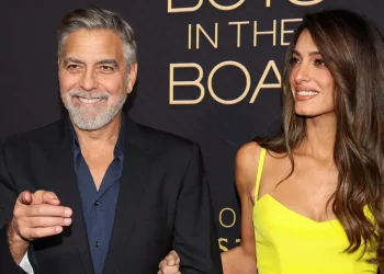 George Clooney se siente eclipsado por su esposa en la alfombra roja: «Tuve que presentarme como el marido de Amal»