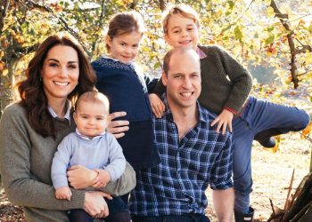 El perturbador detalle en la postal navideña del príncipe William y Kate Middleton