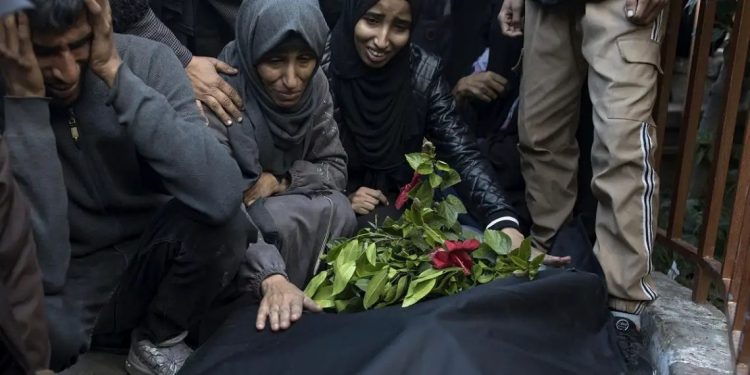 Al menos 70 palestinos mueren en un bombardeo israelí al campo de refugiados de Al Maghazi