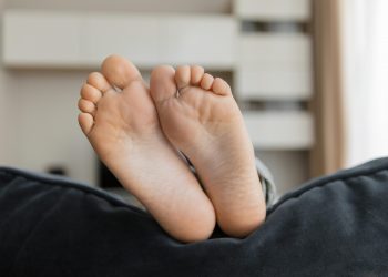 Raynaud: descubre la enfermedad que puede estar detrás de los pies fríos