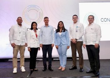 Más de 300 profesionales de la salud participan en el primer congreso del CAID