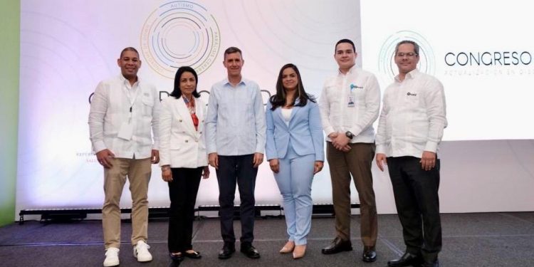 Más de 300 profesionales de la salud participan en el primer congreso del CAID