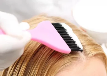 Tintes de pelo en niños: estas son las advertencias de los dermatólogos