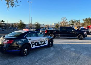 Un muerto y un herido en tiroteo en centro comercial de Florida