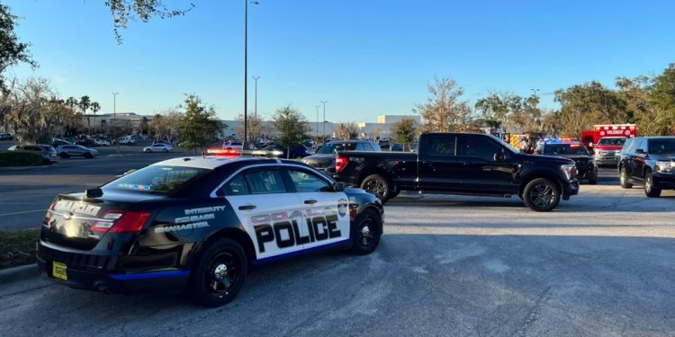 Un muerto y un herido en tiroteo en centro comercial de Florida