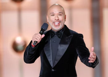 Jo Koy responde a las críticas de los Globos de Oro: «Es una habitación difícil»
