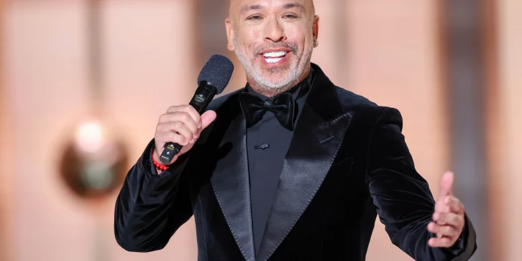 Jo Koy responde a las críticas de los Globos de Oro: «Es una habitación difícil»