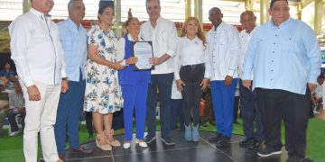 Presidente Abinader arranca 2024 entregando 800 títulos de un total de 1,456 que benefician más de 5 mil personas en Azua