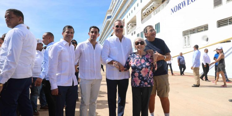 Presidente Abinader hace historia cumple su promesa a Pedernales y al sur con la inauguración de puerto turístico y recibimiento de primer crucero