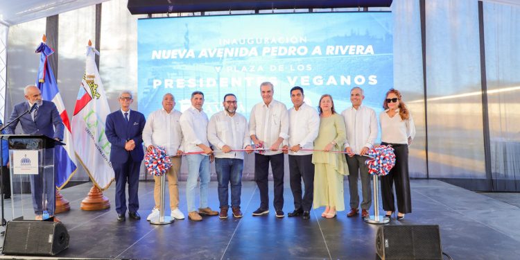 Presidente Abinader inaugura 7 obras en Monseñor Nouel y La Vega