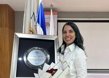 Reconocen destacada trayectoria médica y académica de la doctora Anandy Mallol