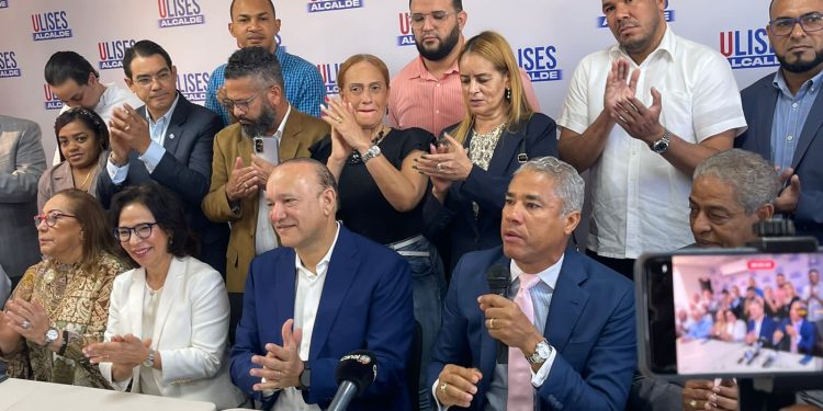 Andrés Cueto: «Ulises Rodríguez lidera encuestas con 56% de apoyo GANAR alcaldía de Santiago»