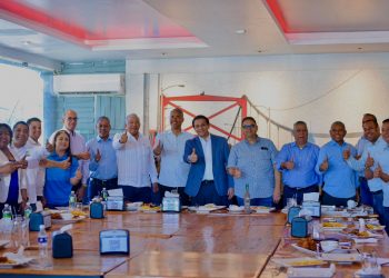 Daniel Rivera sesiona exitosamente con los alcaldes y candidatos del PRM y aliados municipales en Santiago