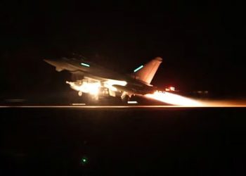 EE.UU. y el Reino Unido bombardean Yemen